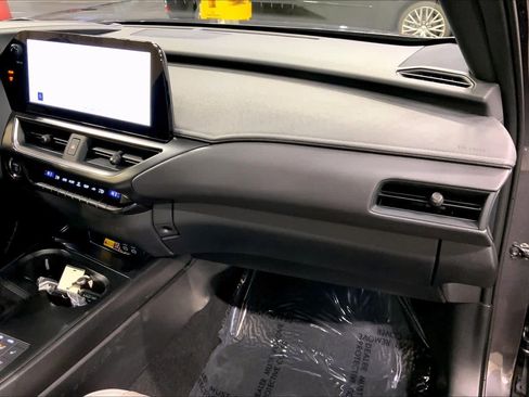 Certified 2025 Lexus UX 300h Premium image 18