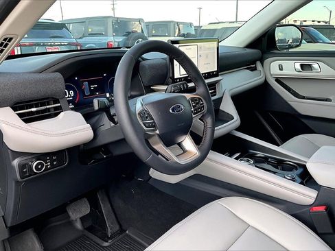 New 2025 Ford Explorer Active w/ Active Comfort Package image 5