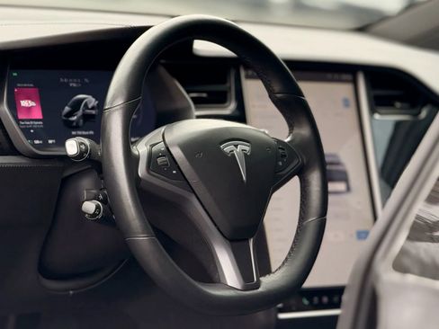 Used 2018 Tesla Model X 75D image 15