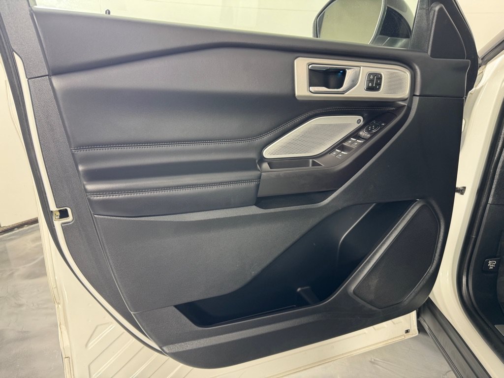Used 2020 Ford Explorer Platinum w/ Premium Technology Package AWD/4WD image 11
