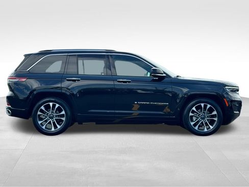 Used 2023 Jeep Grand Cherokee Overland w/ Luxury Tech Group IV AWD/4WD image 8