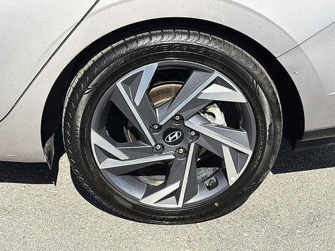Used 2025 Hyundai Elantra SEL FWD image 7