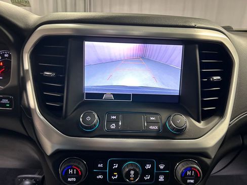 Used 2023 GMC Acadia SLE image 18