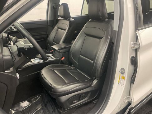 Used 2022 Ford Explorer XLT w/ Equipment Group 202A image 13