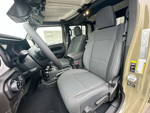 New 2026 Jeep Gladiator Sport AWD/4WD image 13
