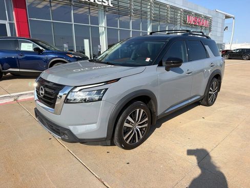 Used 2023 Nissan Pathfinder Platinum FWD image 1