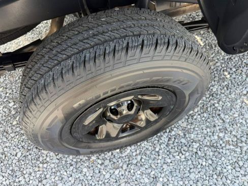 Used 2017 Toyota Tacoma SR RWD image 13