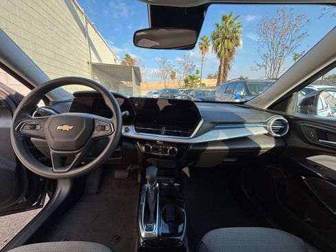 Used 2025 Chevrolet Trax LT image 38