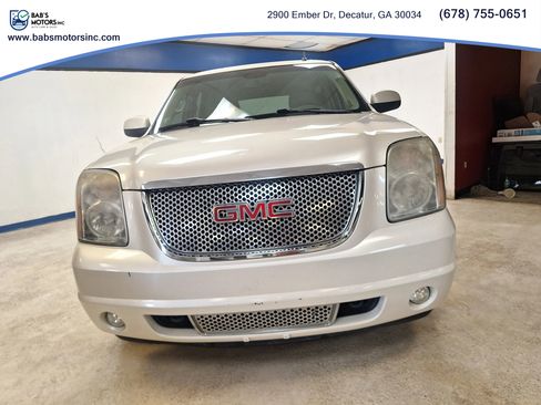 Used 2011 GMC Yukon Denali image 3