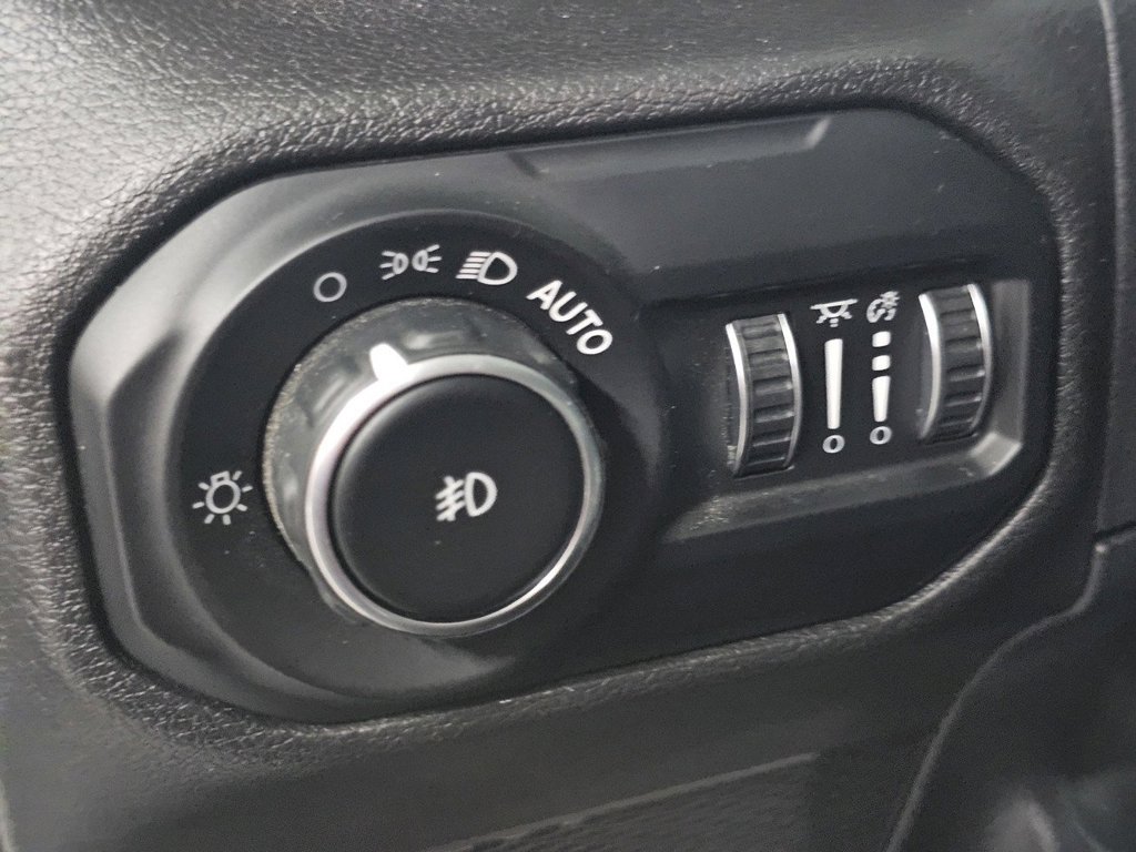 Used 2021 Jeep Wrangler Unlimited Sahara AWD/4WD image 31