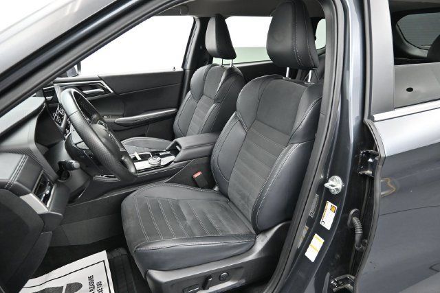 Used 2025 Mitsubishi Outlander SE FWD image 11