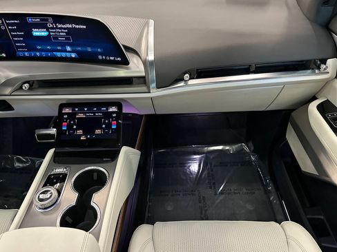Used 2026 Cadillac Vistiq Luxury image 28
