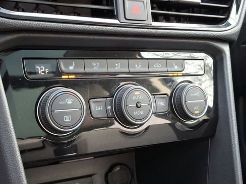 Certified 2024 Volkswagen Taos SE image 17