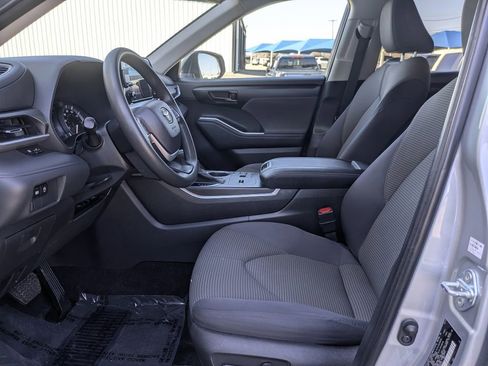 Used 2023 Toyota Highlander L image 26
