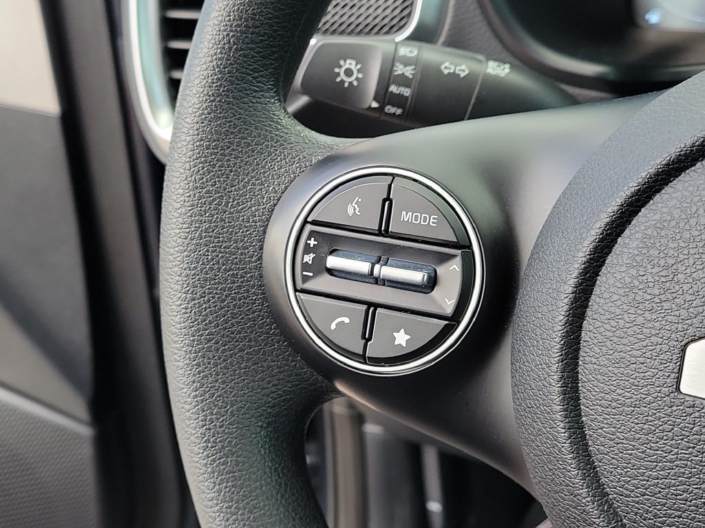 Used 2025 Kia Soul LX w/ LX Technology Package FWD image 27