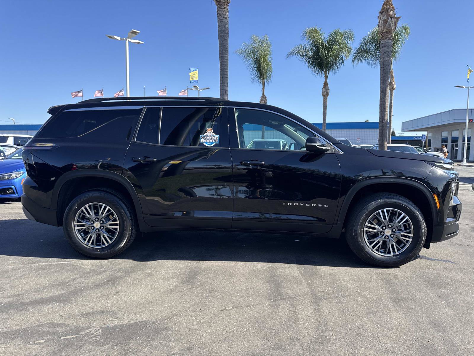 Used 2025 Chevrolet Traverse LT FWD image 4