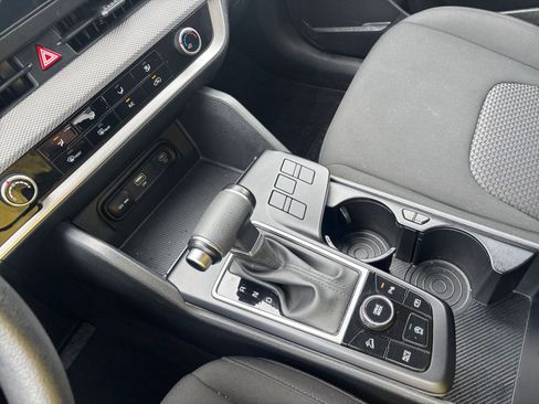 Used 2025 Kia Sportage LX image 40