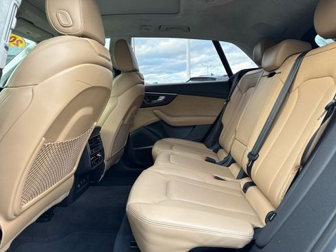 Used 2021 Audi Q8 Prestige w/ Prestige Package image 28