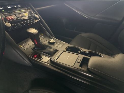 Certified 2022 Lexus IS 350 F Sport image 19