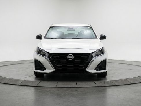 Used 2025 Nissan Altima 2.5 SV image 2