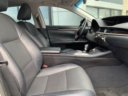 Used 2017 Lexus ES 350 w/ Navigation System Package image 12