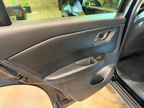 Used 2025 Nissan Rogue S image 13