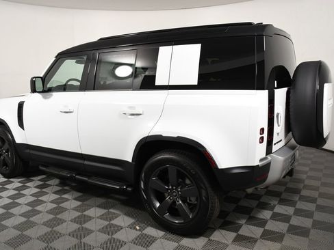 Used 2025 Land Rover Defender 110 S image 3