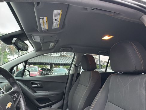 Used 2020 Chevrolet Trax LT image 15