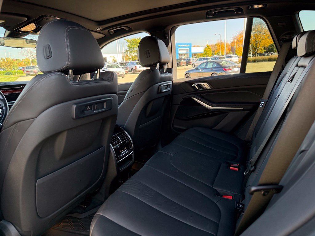 Used 2021 BMW X5 xDrive40i w/ M Sport Package AWD/4WD image 32