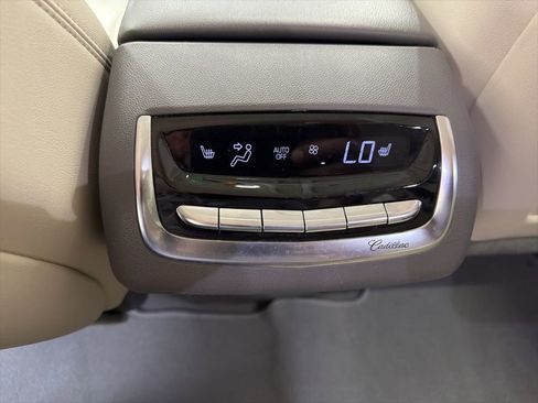 Used 2022 Cadillac XT6 Premium Luxury image 16