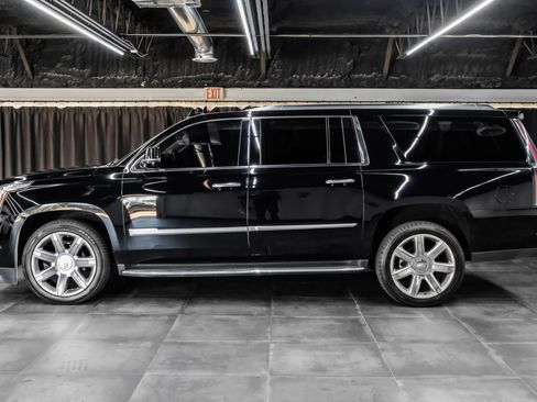 Used 2020 Cadillac Escalade ESV Luxury RWD image 12