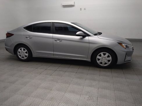 Used 2020 Hyundai Elantra SE FWD image 11
