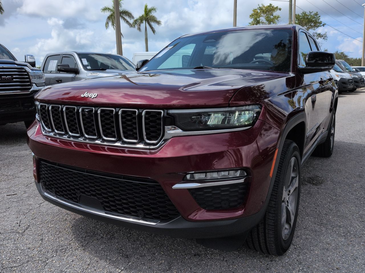 Used 2024 Jeep Grand Cherokee Limited w/ Luxury Tech Group II AWD/4WD image 9
