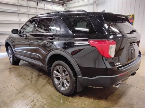 Used 2021 Ford Explorer XLT w/ Equipment Group 202A image 6