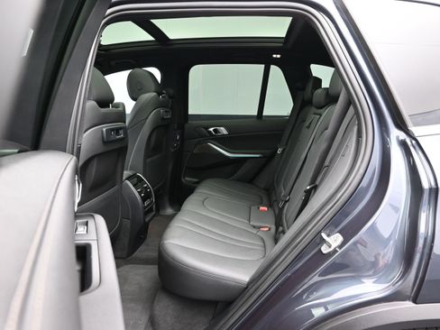Used 2022 BMW X5 xDrive45e w/ Climate Comfort Package AWD/4WD image 11