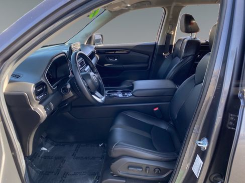 Used 2025 Honda Pilot EX-L image 9