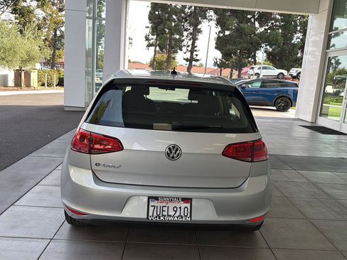 Used 2016 Volkswagen e-Golf SE w/ DC Fast Charging Package FWD image 4