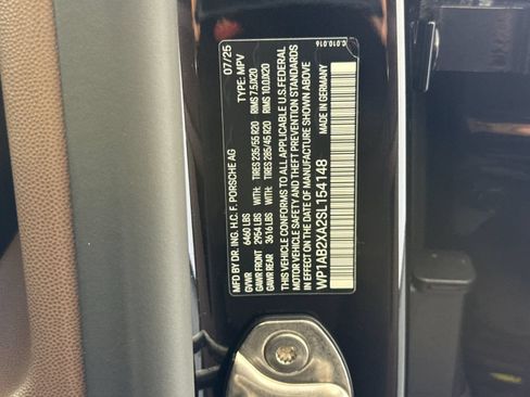 Certified 2025 Porsche Macan 4S Electric AWD/4WD image 36