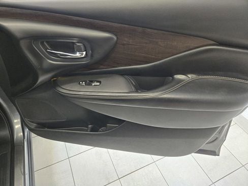 Used 2019 Nissan Murano Platinum w/ Cargo Package image 3