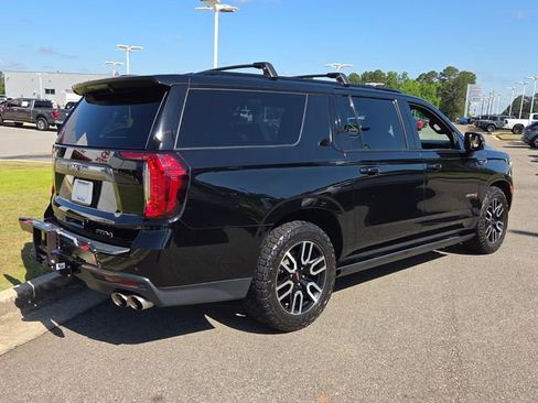 Used 2022 GMC Yukon XL AT4 AWD/4WD image 12