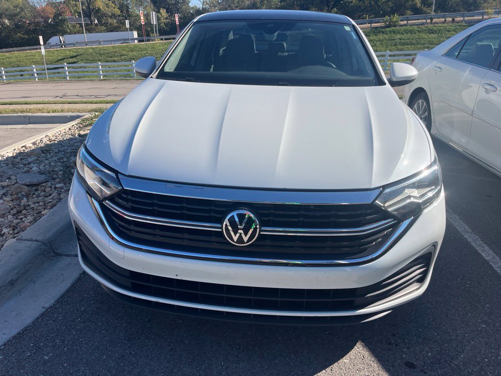 Used 2024 Volkswagen Jetta SE FWD image 5