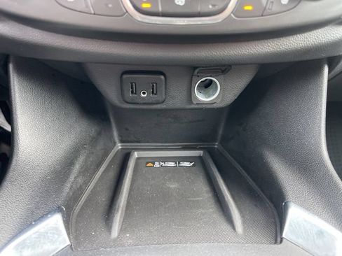Used 2023 Chevrolet Traverse LT FWD image 42