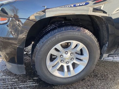 Used 2018 Chevrolet Suburban LT RWD image 6