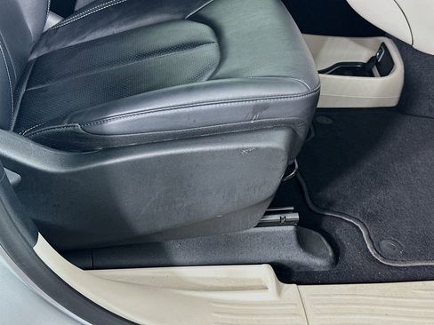 Used 2024 Chrysler Pacifica Touring-L image 23