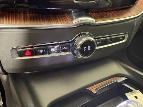 Used 2023 Volvo XC60 B5 Ultimate w/ Climate Package image 29