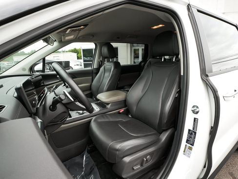 Used 2026 Kia Carnival LXS FWD image 35