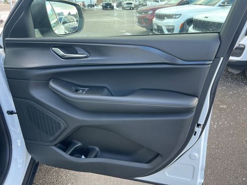 New 2025 Jeep Grand Cherokee Laredo X image 10