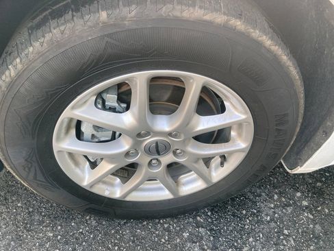 Used 2023 Chrysler Pacifica Touring-L FWD image 34
