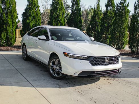 New 2026 Honda Accord EX-L image 2