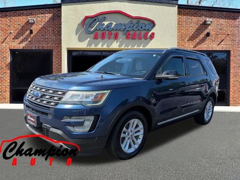 Used 2017 Ford Explorer XLT FWD image 9